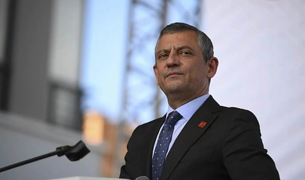 Özgür Özel’den Anlamlı Anneler Günü Mesajı