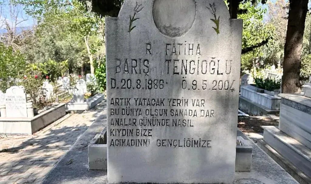 Özgür Özel’e Saldıran Zanlının Öldürdüğü Oğlunun Mezarında Dikkat Çeken Yazı