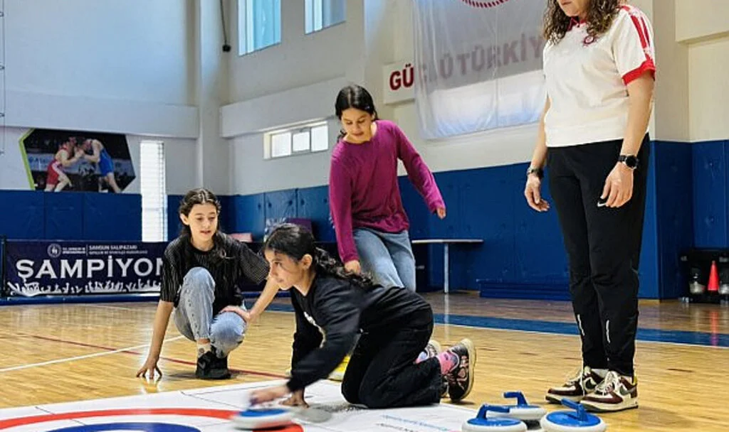 Salıpazarı’nda 19 Mayıs’a Özel Floor Curling Turnuvası