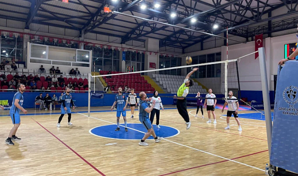 Salıpazarı Voleybol Turnuvası’nda Çeyrek Final Heyecanı