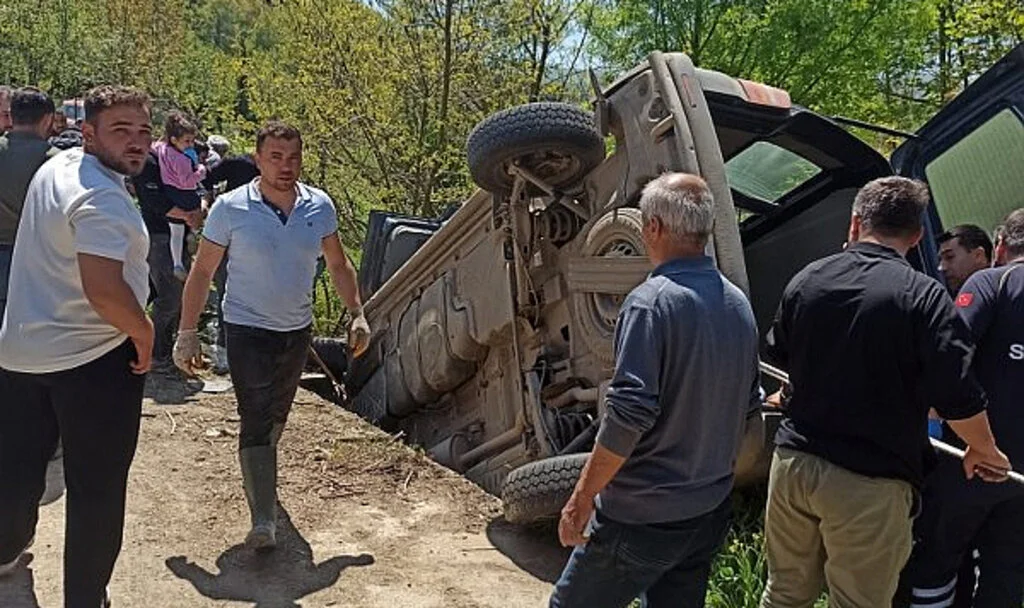 Samsun Bafra’da Ticari Araç Devrildi