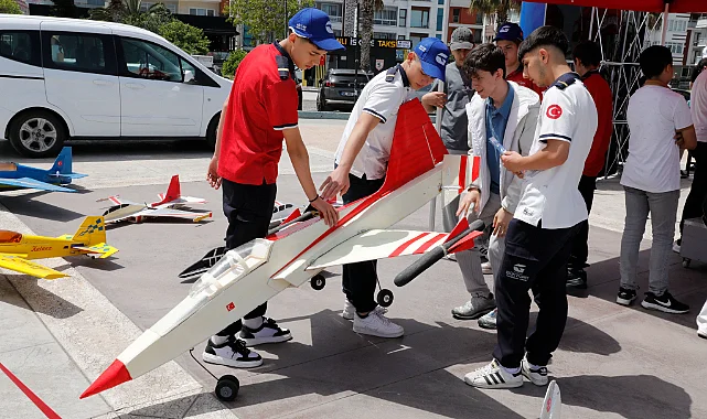 Samsun'da Havacılık Lisesi Öğrencilerinden İHA ve Roket Şovu