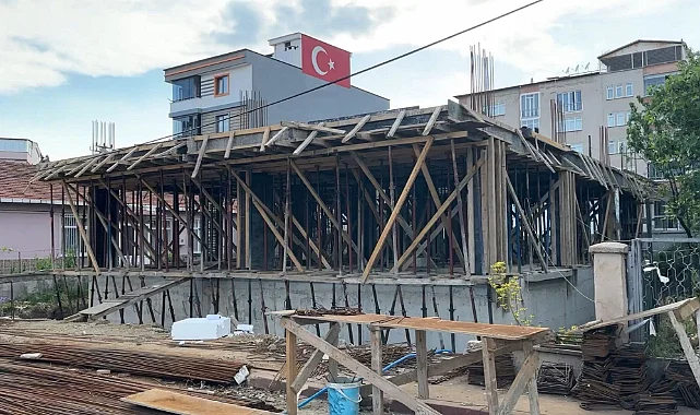 Samsun'da İnşaatta Temizlik Yapan Yaşlı Adam Düşerek Yaralandı