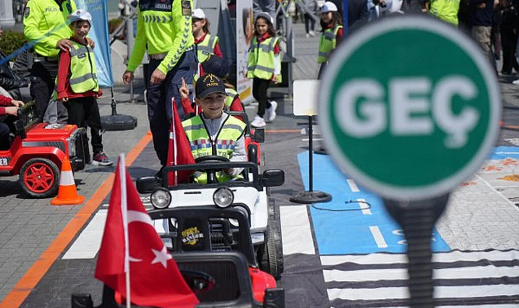 Samsun’da Minikler Trafik Kurallarını Uygulamalı Öğrendi