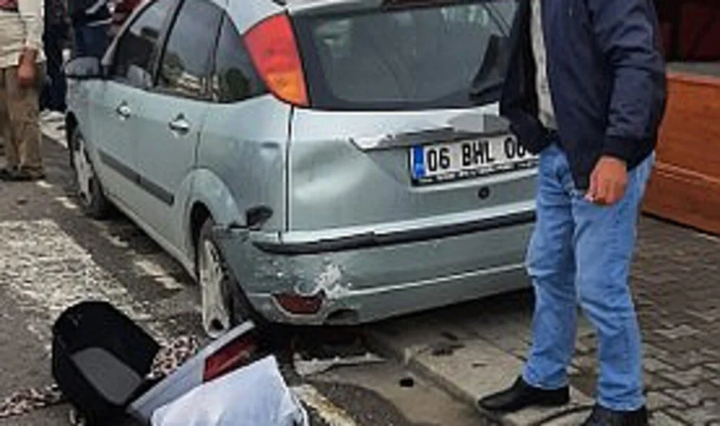 Samsun'da Park Halindeki Araca Çarpan Motosiklet Sürücüsü Yaralandı