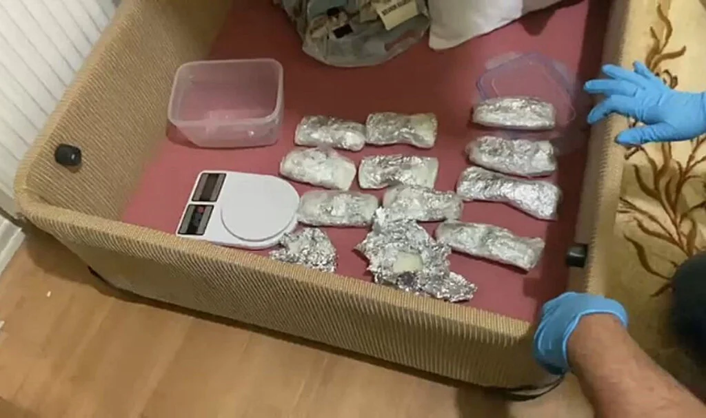 Samsun'da Polis Baza Altında 1,3 Kilo Metamfetamin Buldu