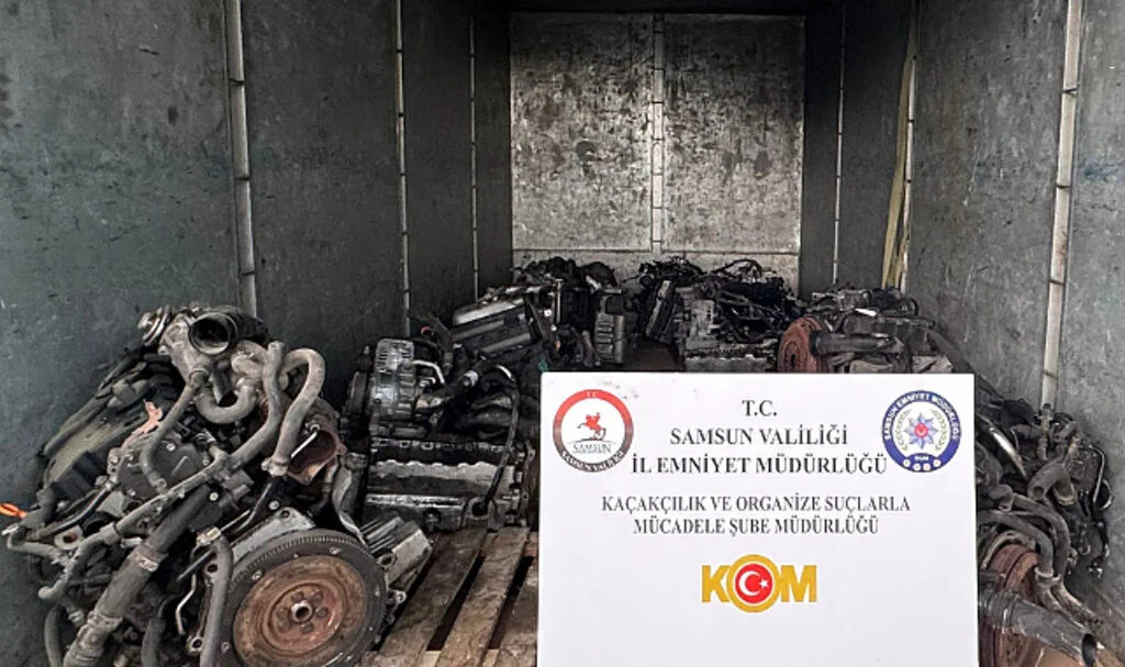 Samsun'da Polis Operasyonunda 13 Gümrük Kaçağı Lüks Araç Motoru Ele Geçirildi