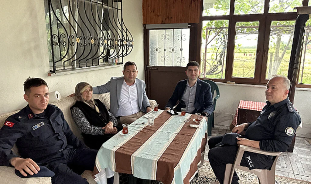 Samsun'da Şehit Annesine Anlamlı Anneler Günü Ziyareti