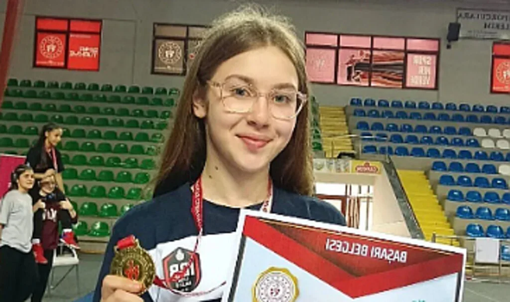 Samsunlu Karin Asra Gürel Türkiye Güreş Şampiyonu Oldu