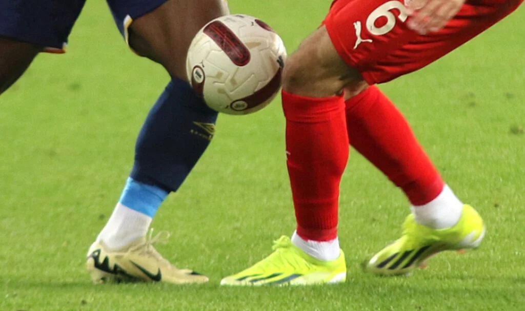 Türk Futbolunda Düşüş Sarmalı: Kulüpler Birer Birer Çöküyor