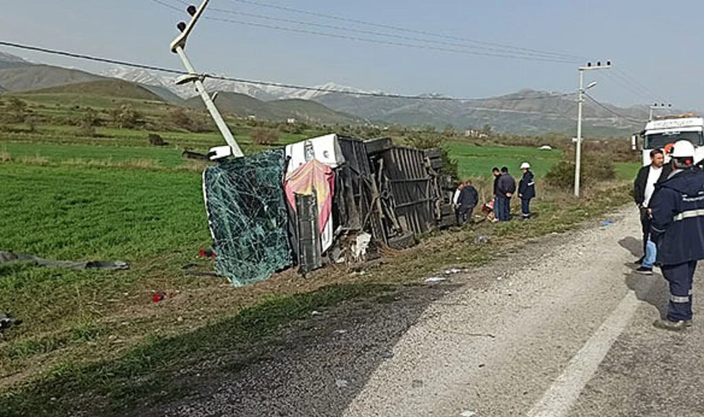 Van’da Otobüs Kazası: 28 Yaralı