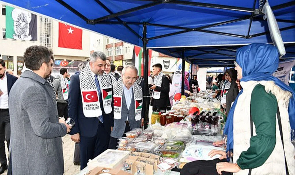 Vezirköprü’de Filistin ve Doğu Türkistan’a Yardım Çarşısı