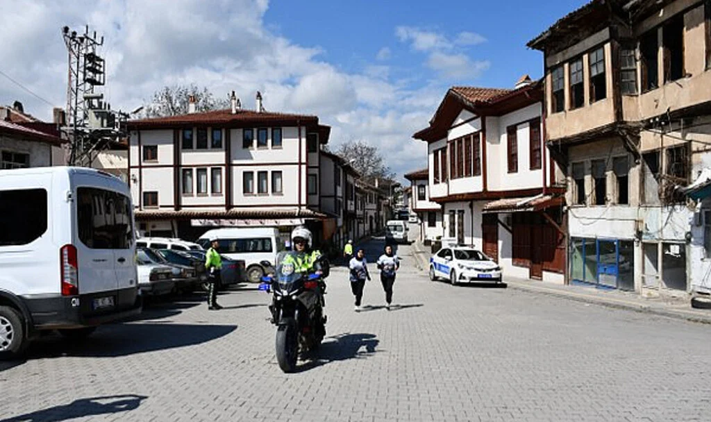 Vezirköprü’de Liseler Arası Kros Yarışı Nefes Kesti