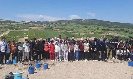 Vezirköprü Oymaağaç Höyüğü’nde Öğrenciler Yapay Kazı Yaptı