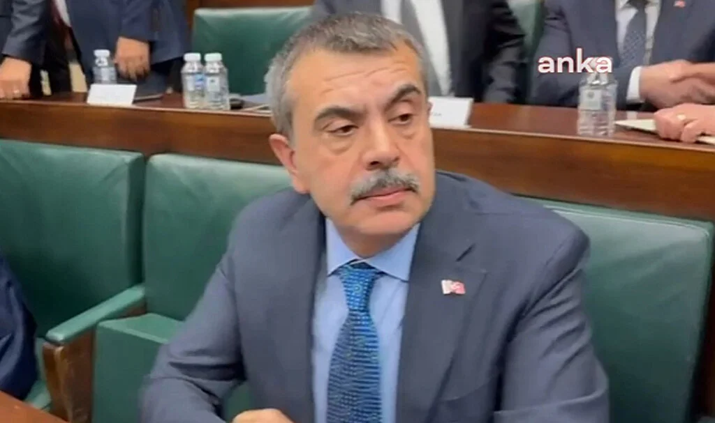 Yusuf Tekin'den Eğitim Sistemi Açıklaması