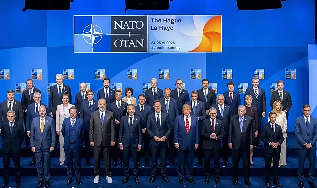 32 Lider Bir Arada: NATO Zirvesi'nde Aile Fotoğrafı Dikkat Çekti