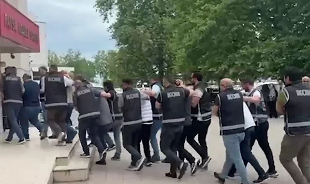 8 İlde Eş Zamanlı Operasyon: Sahte Çekle Vurgun Yapan Çete Çökertildi