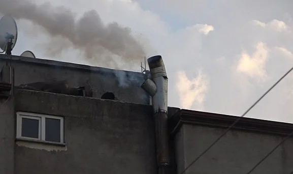 Bafra’da Pide Fırını Bacasında Yangın! Yoğun Duman Paniğe Neden Oldu