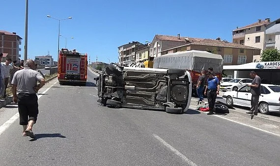 Bafra-Samsun Yolunda Korkutan Kaza! Refüjü Aşıp Karşı Şeride Geçti