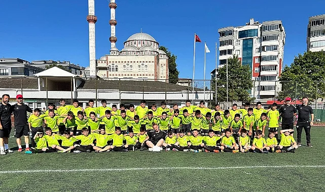 Çarşambaspor Yaz Futbol Okulu Kapılarını Miniklere Açtı