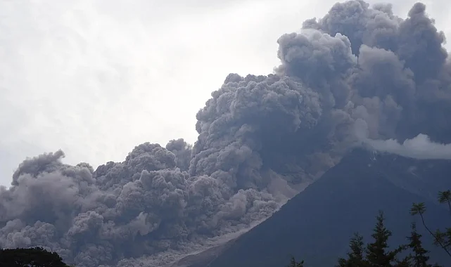Fuego Yanardağı Patladı: 500’den Fazla Kişi Tahliye Edildi