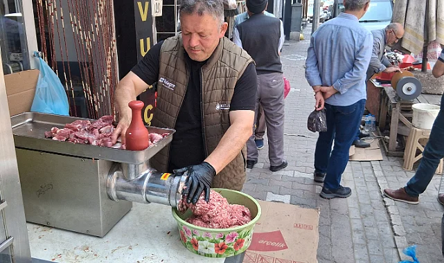 Havza’da Kasaplarda Kıyma Yoğunluğu Sürüyor
