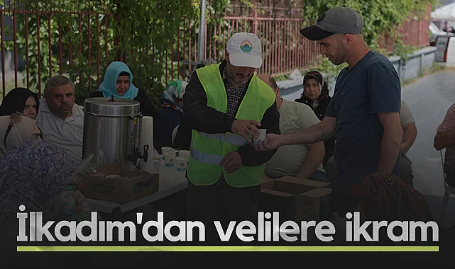 İlkadım Belediyesi'nden Sınav Bekleyen Velilere Çay ve Su İkramı