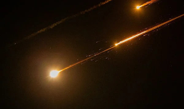 İsrail’e Füze Alarmı: Halk Sığınaklara Girdi