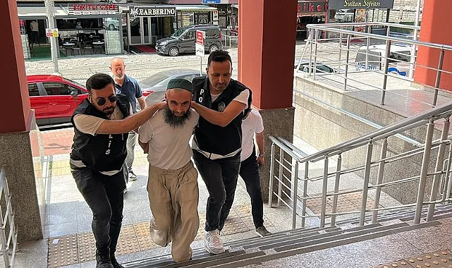 Kocaeli’de Okul Bahçesine Kılıçla Girdi, Atatürk’e Hakaret Etti