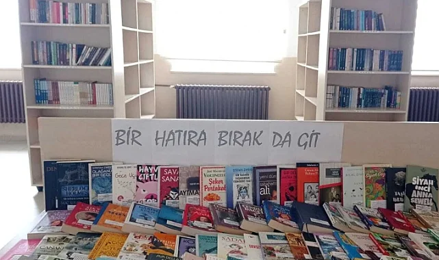 Ladik’te Mezun Öğrencilerden Kütüphaneye Anlamlı Bağış