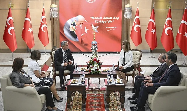 MHP ve DEM Parti Bayramlaştı: Mesajlar Dikkat Çekti