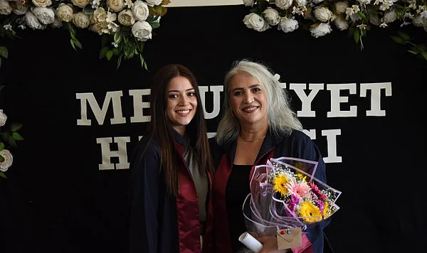 Samsun'da Anne-Kız Aynı Anda Mezun Oldu