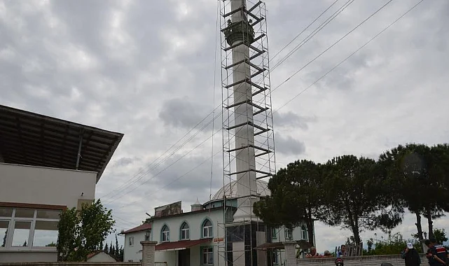 Samsun'da Minareden Düşen İşçi Ağır Yaralandı