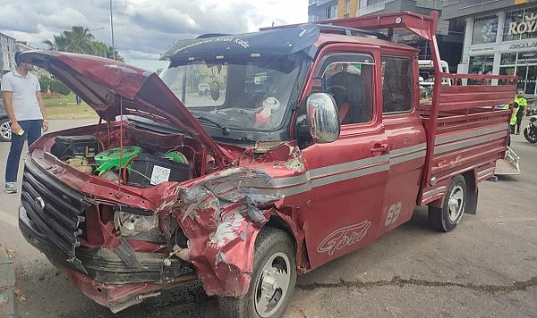 Samsun'da Otomobil Kamyonetle Çarpıştı: 3 Yaralı