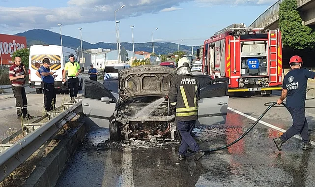 Samsun'da Seyir Halindeki Otomobil Alev Aldı