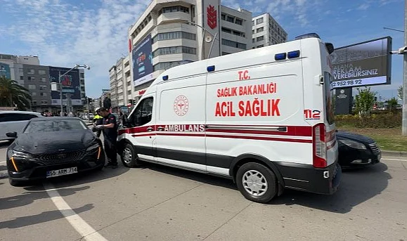 Samsun'da SUV Tipi Araç ile Motosiklet Çarpıştı: 1 Yaralı