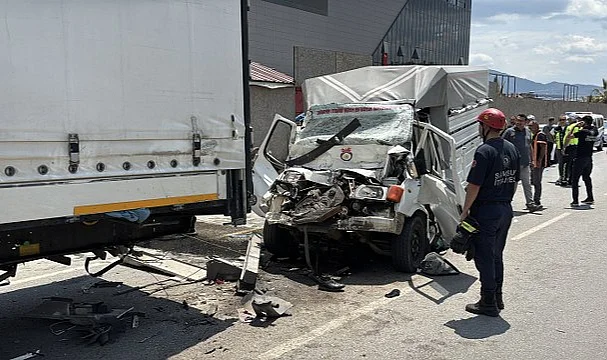 Samsun’da Tırla Çarpışan Kamyonette Can Pazarı: Sürücü ve Hayvanlar Yaralandı