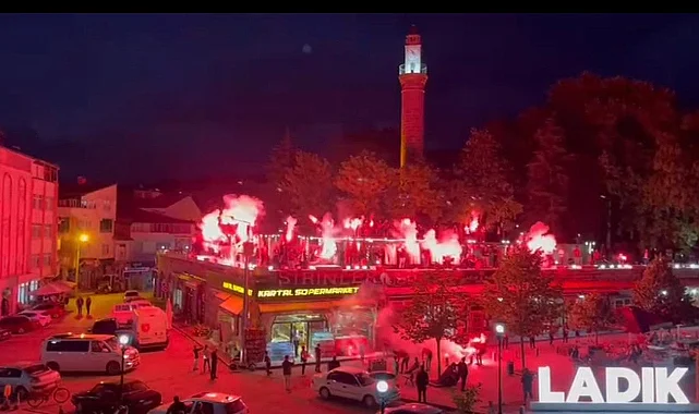 Samsunspor'un 60. Yıl Dönümü Ladik'te Meşalelerle Kutlandı