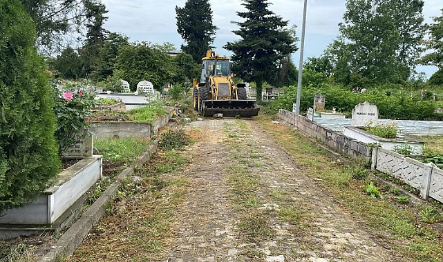 Terme’de Mezarlıklar Bayrama Hazır Hale Getirildi