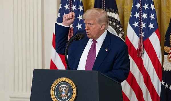 Trump’tan İran’a Sert Mesaj: Sabrımız Tükeniyor, Koşulsuz Teslim Olun