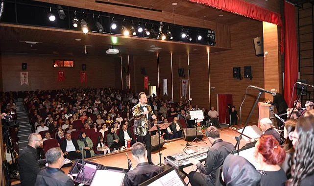 Vezirköprü’de Türkü Coşkusu! Anadolu Ezgileri Salonu Doldurdu