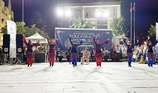 Alaçam’da Uluslararası Halkoyunları Gösterisi Büyük İlgi Gördü