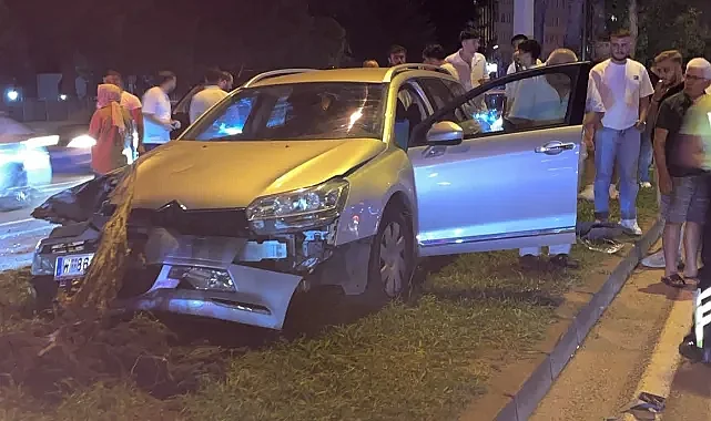Atakum’da Otomobille Motosiklet Çarpıştı: 2 Yaralı