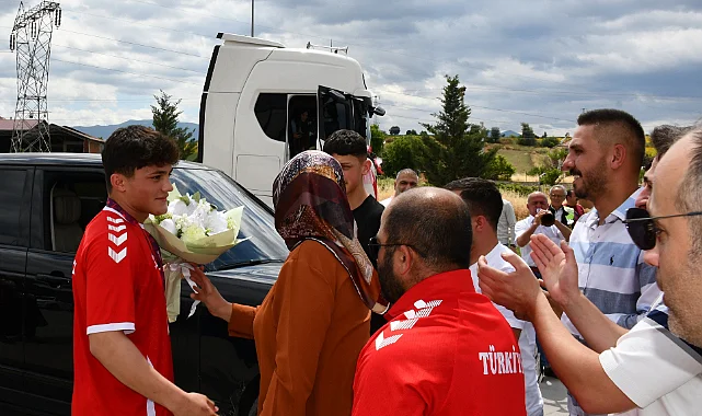 Avrupa Şampiyonu Yusuf Yaser Aksu Vezirköprü'de Coşkuyla Karşılandı