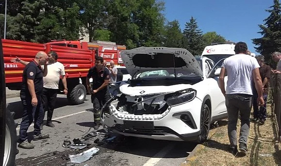 Bafra’da Trafik Kazası: 2 Kişi Yaralandı