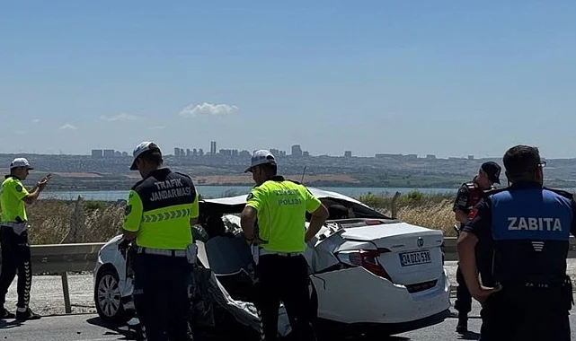 Bariyere Çarpan Otomobilde Astsubay Öldü, Uzman Çavuşlar Yaralandı
