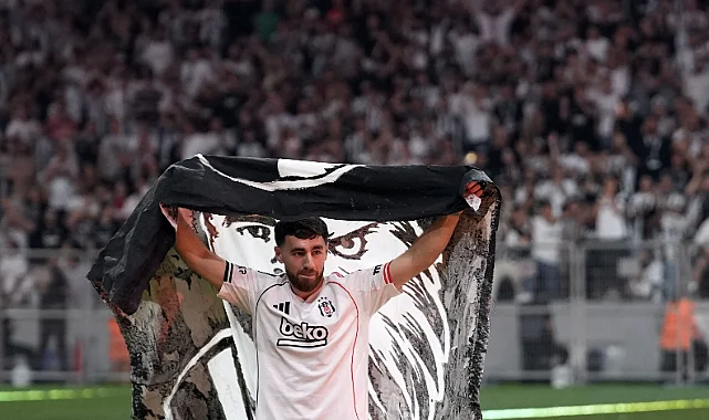 Beşiktaş Orkun Kökçü'ye İmza Attırdı: 20 Bin Taraftar Şölen Yaptı