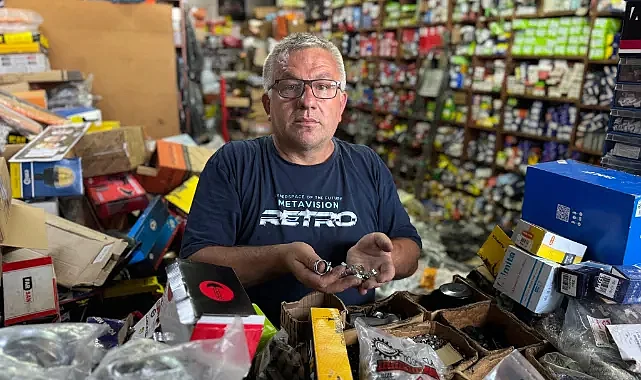 Bu Dükkandaki 300 Bin Parçanın Yerini Sadece O Biliyor