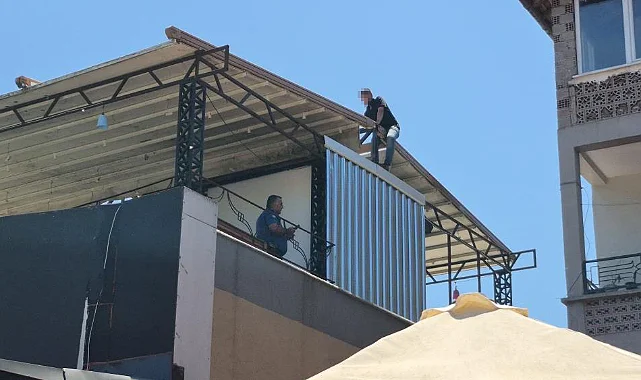 Çatıya Çıkan Şahıs Belediye Başkanıyla Görüşmek İstedi
