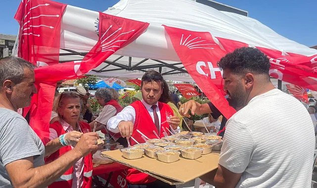 CHP Ladik İlçe Başkanlığı Vatandaşlara Aşure Dağıttı